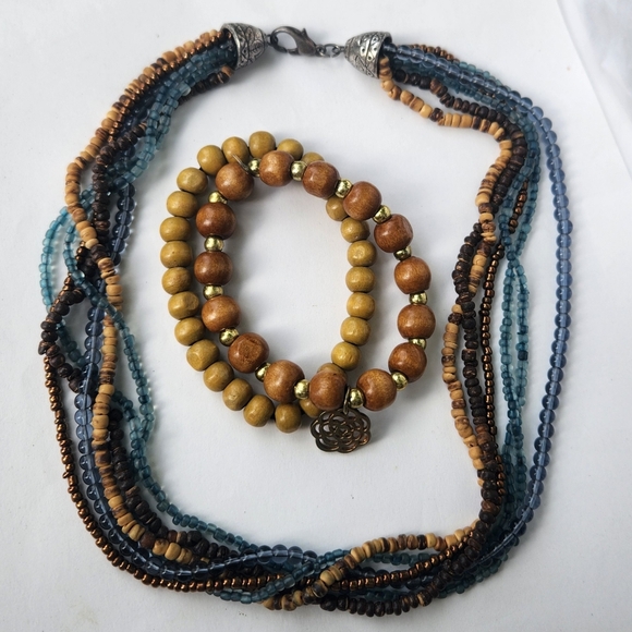 Beaded Multilayerd Beaded Neckalce with 2 Beaded Bracelets - Picture 1 of 6